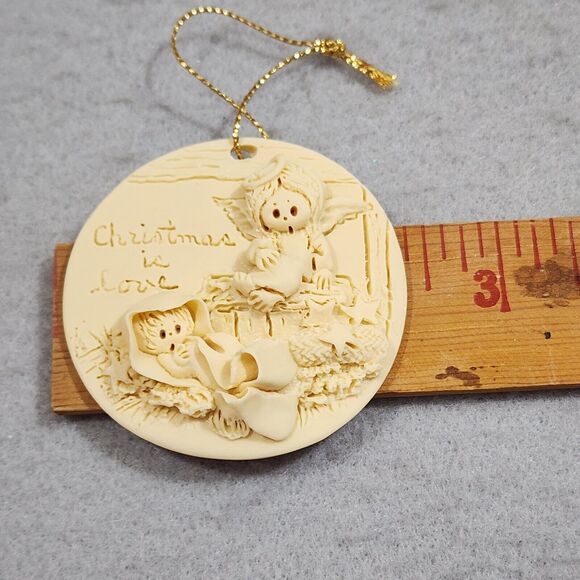 La Berge 1992 CHRISTMAS IS LOVE Christmas Tree Ornament Vintage 2.25" Diam - Picture 3 of 3